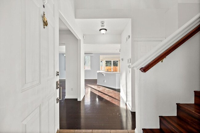 Building Photo - Modern 4-Bedroom Home with 5-Piece Primary...