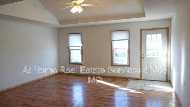 Building Photo - 4305 S Glenn Ave