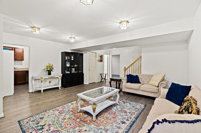 Living room/dining room - 9305 Cougar Ct