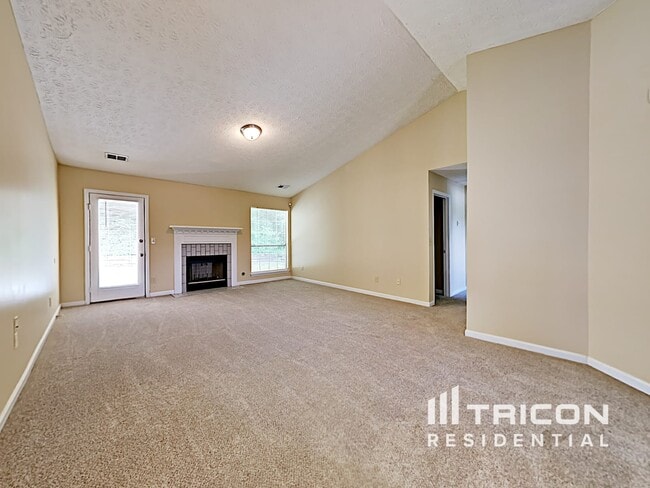 Building Photo - 741 Shore Dr