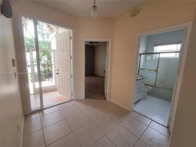 Foto del edificio - 10860 Fillmore Dr