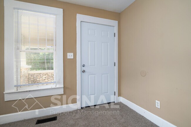 Foto del edificio - 104 21st Ave NW