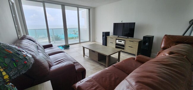 Foto del edificio - 3140 S Ocean Dr