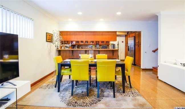 Building Photo - 3 br, 3 bath Townhome - 1219 Viola Ave