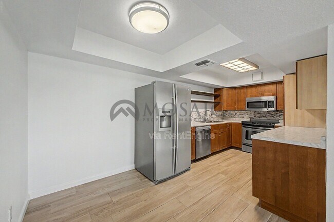 Foto del edificio - 4444 E Paradise Vlg Pkwy S