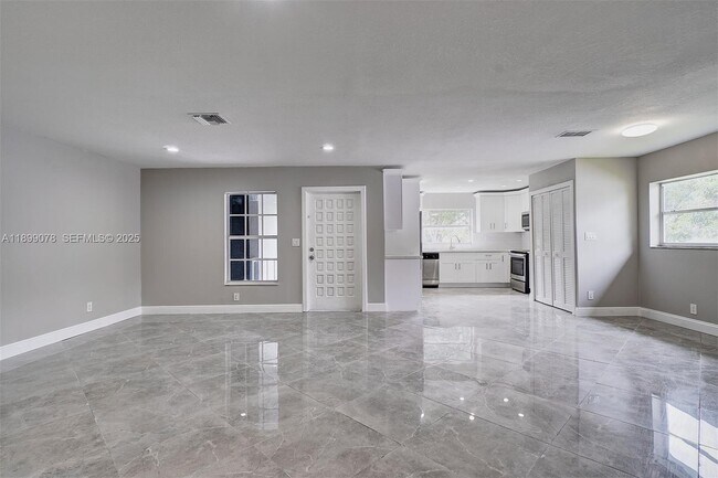 Foto del edificio - 10131 NW 35th St