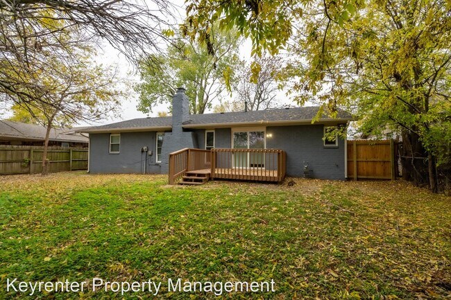 Building Photo - 3 br, 1 bath House - 6133 S 117th Ave