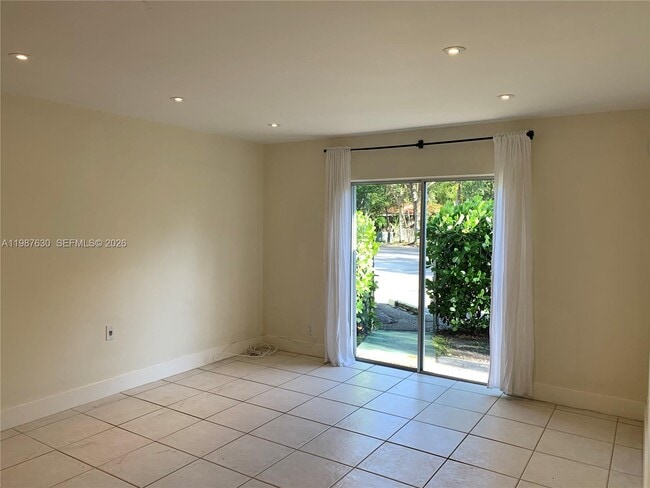 Building Photo - 1200 Mariposa Ave