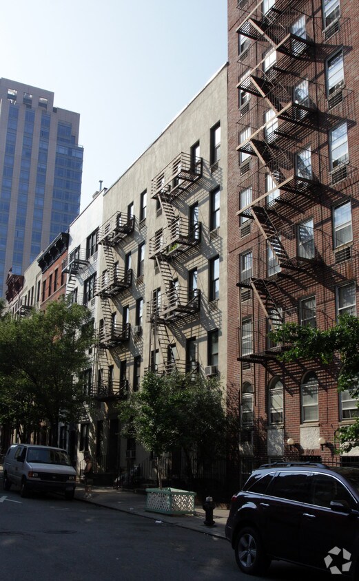 Building Photo - 406 E 83rd St