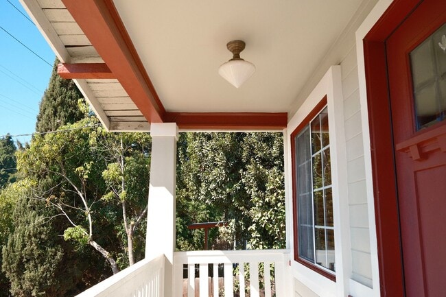 Foto del edificio - Serene 3bed /2 Bath Craftsman in Heart of ...