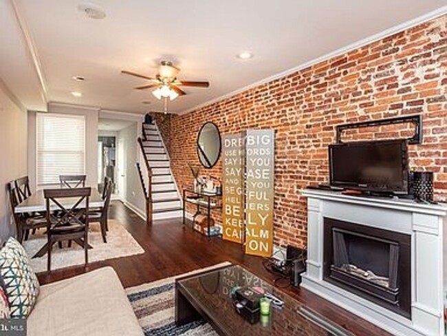 Building Photo - Gorgeously Renovated Upper Fells Point 2bd...