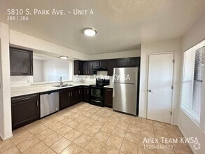 Building Photo - 5810 S Park Ave