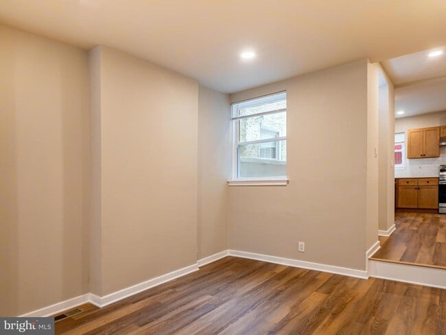 Building Photo - 161 Brown St