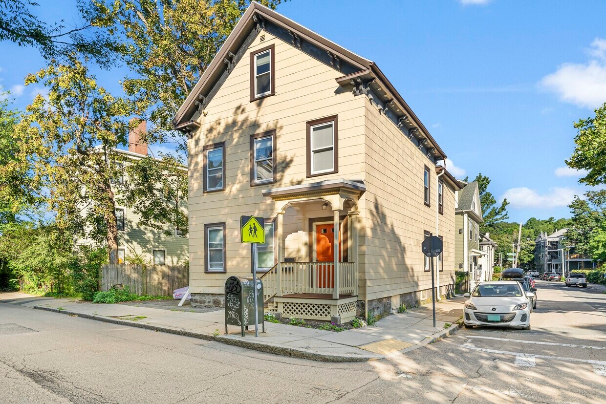 Foto principal - 53 Brookside Ave