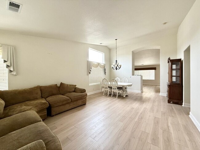 Building Photo - 3-Bedroom Home in a Prime Location!
