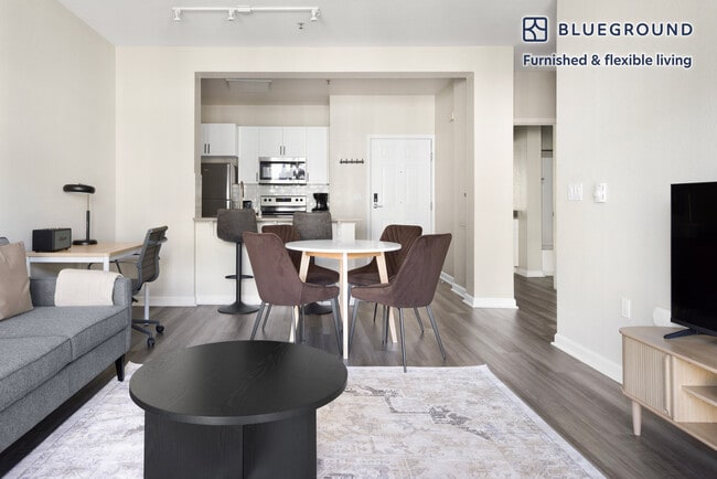 Foto del edificio - 5648 Bay St