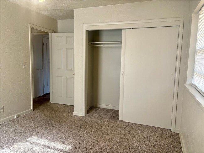 Foto del edificio - 4913 N Independence Ave