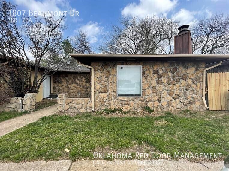 Foto principal - 1807 Beaumont Dr