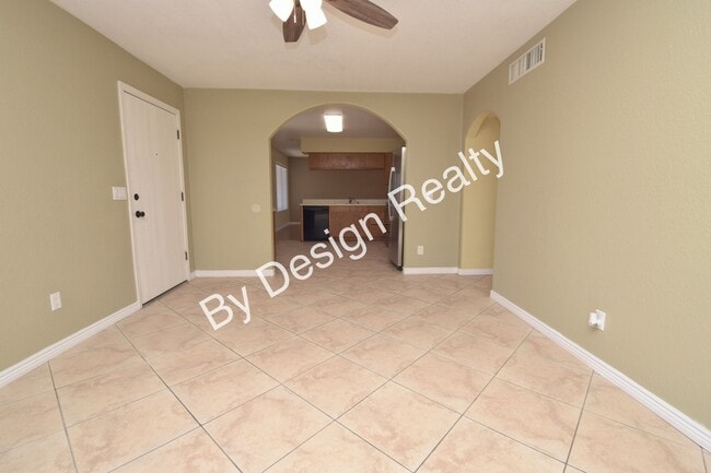 Building Photo - Eastside 3 Bed 2 Bath Gem with 2 Car Garage and Large Private Fenced Yard