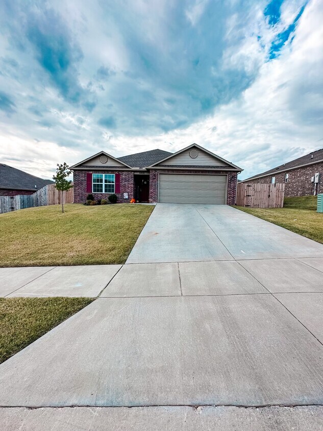 6900 SW Whitmarsh Rd, Bentonville, AR 72713 House Rental in