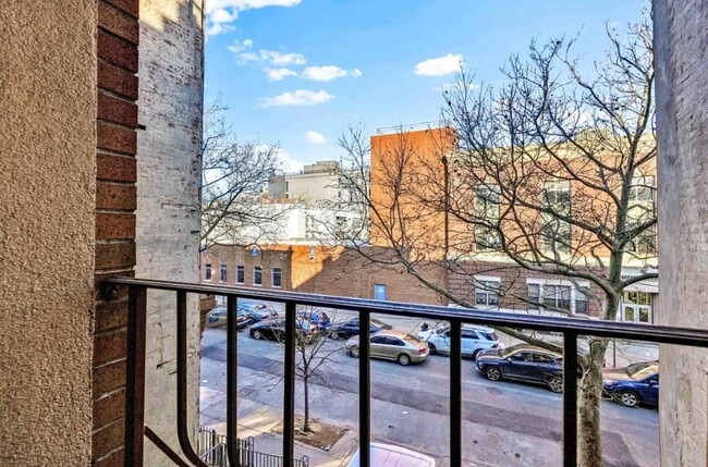 Building Photo - Bright & Airy Brooklyn Home | Comfortable city living