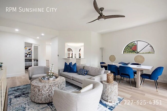 Building Photo - Chic Coastal Retreat: 3BR/2BA Fully Renova...