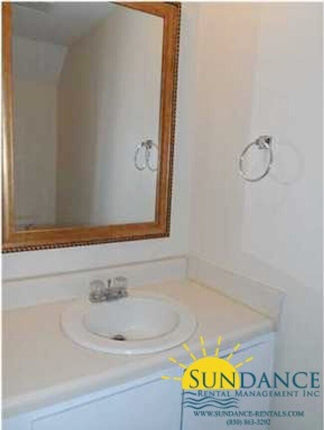 Building Photo - Great Townhouse In Downtown Fort Walton Beach