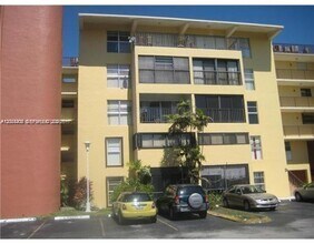 Building Photo - 8775 Park Blvd