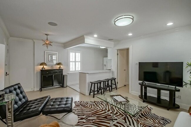 Photo - 1323 Dauphine St Apartment