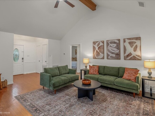 Foto del edificio - 2218 Middle Creek Blvd