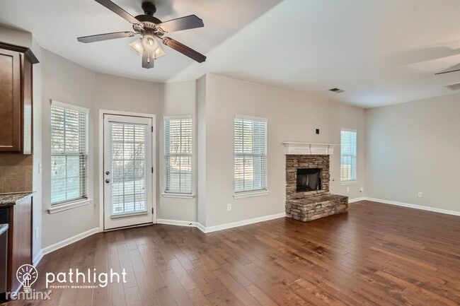 Building Photo - 4 br, 3 bath House - 301 Arbor Place UNIT