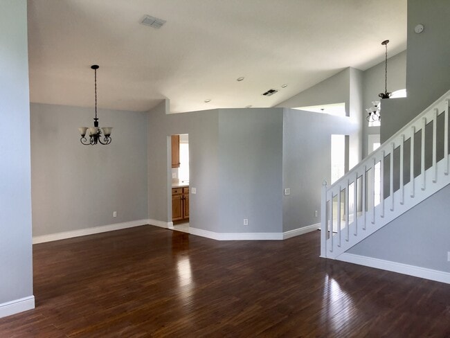 Foto del edificio - 3235 Falcon Point Dr