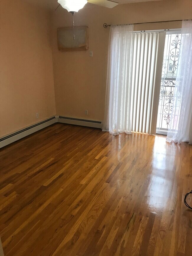 bedroom with sliding door - 1661 Colden Ave