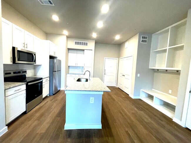 Building Photo - 1325 Choate Pkwy