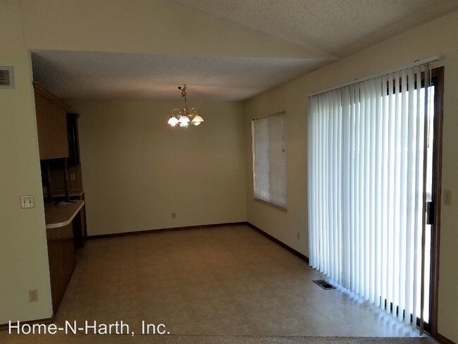 Building Photo - 8511 E Parkmont Dr