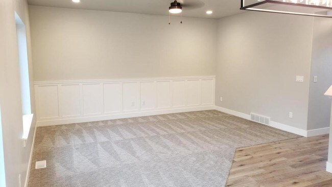 Building Photo - 1067 W 540 S