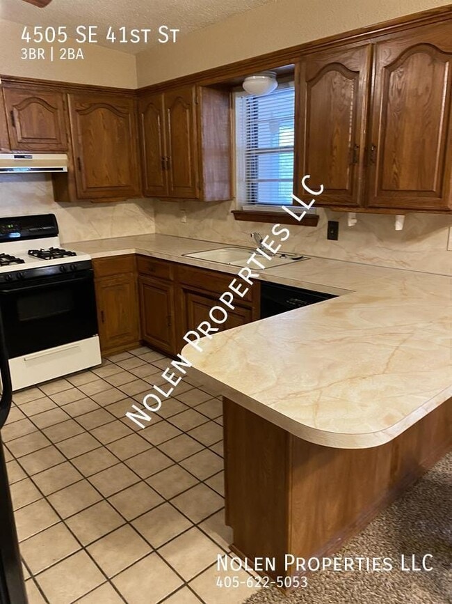 Foto del edificio - 4505 SE 41st St