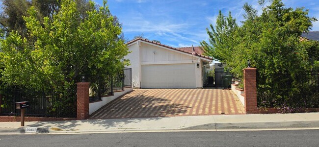 Foto del edificio - 28915 Hollow Brook Ave
