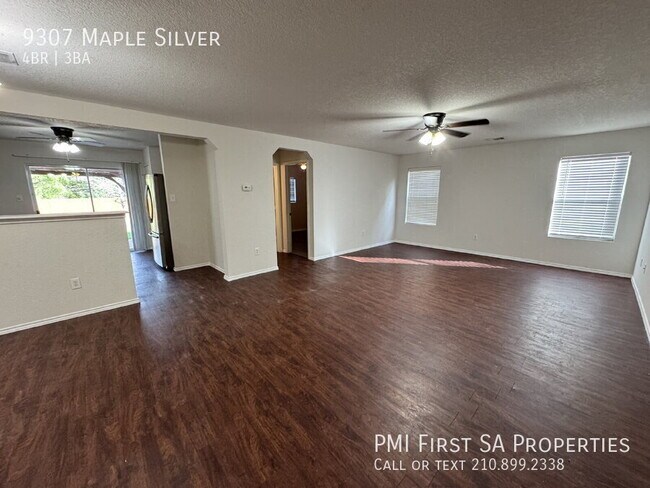 Foto del edificio - 9307 Maple Silver