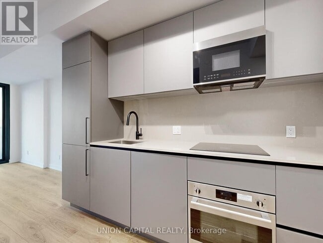 Building Photo - 35 Parliament St