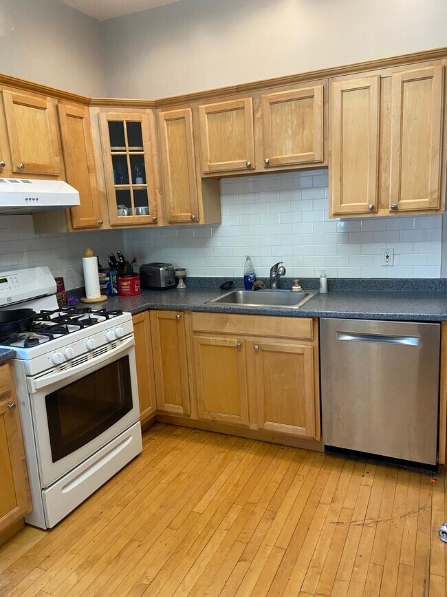 Foto del edificio - 2110 W Waveland Ave