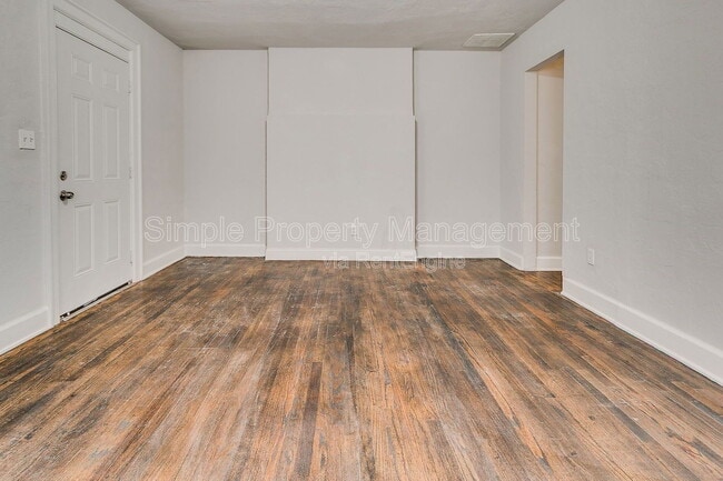 Building Photo - 944 East Dr