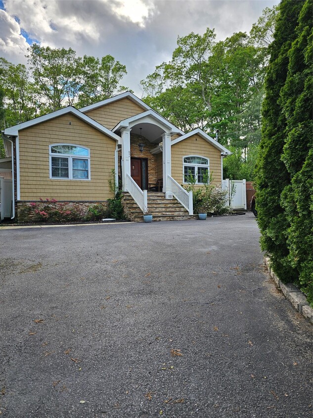Primary Photo - 52 Hilltop Ln