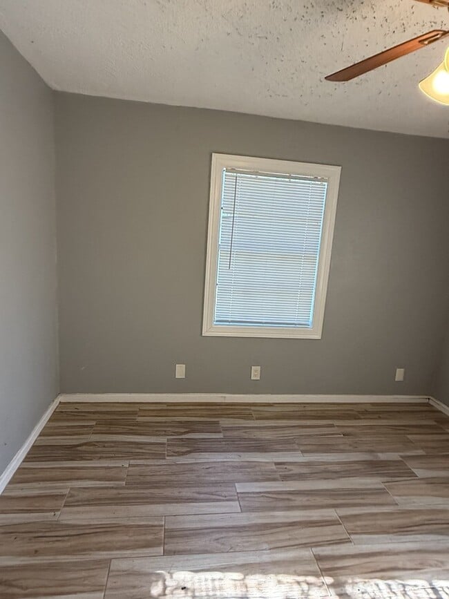 Foto del edificio - 5115 Balkin St