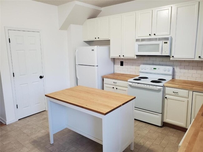 Building Photo - 3256 Domain St