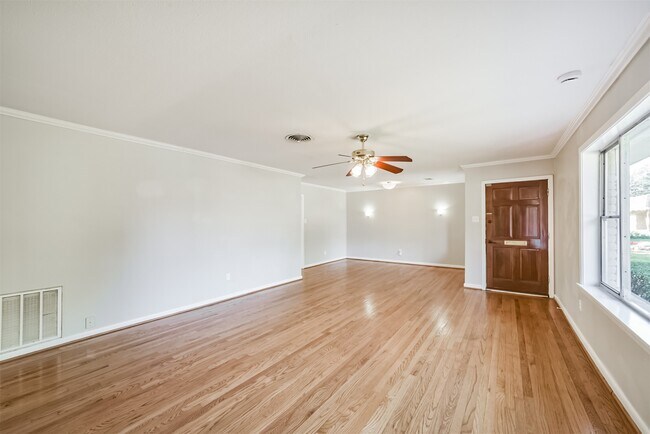 Building Photo - 5511 Kinglet St