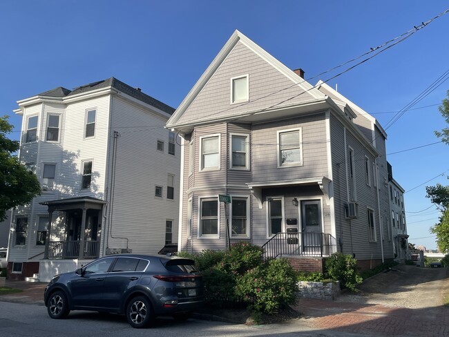 Late spring morning at 28 North, - 28 North St