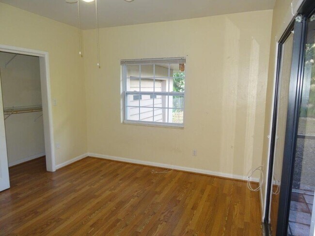 Foto del edificio - Gorgeous House well located 3bed 1 1/2 bat...