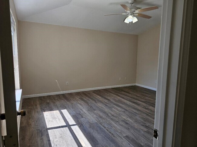 Foto del edificio - 6727 Stonecross Creek Ln