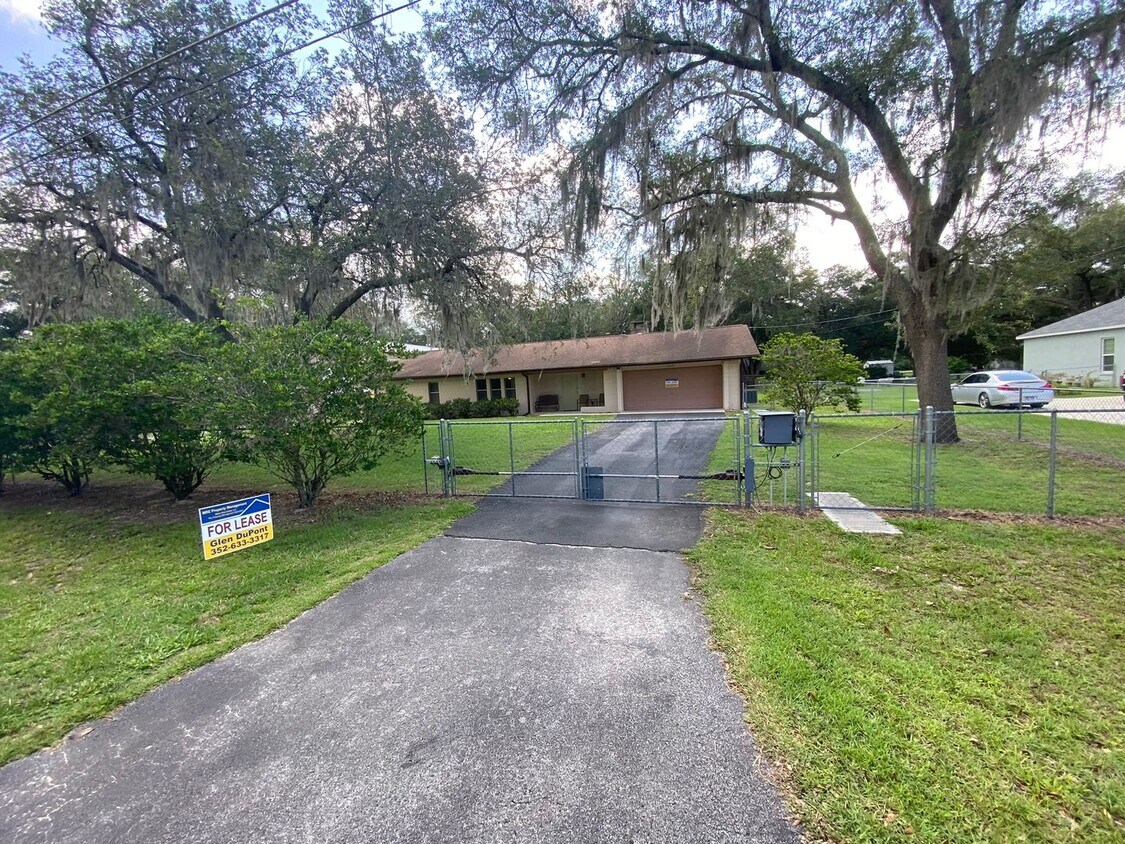 Primary Photo - Family and pet friendly ANNUAL LEASE just ...